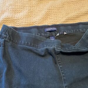 Bandolino capris.  Blue jean
